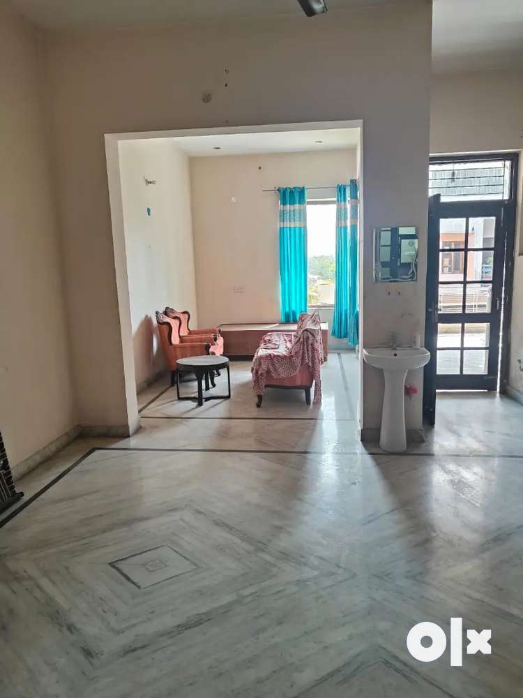 2 bhk , 1st floor available for rent