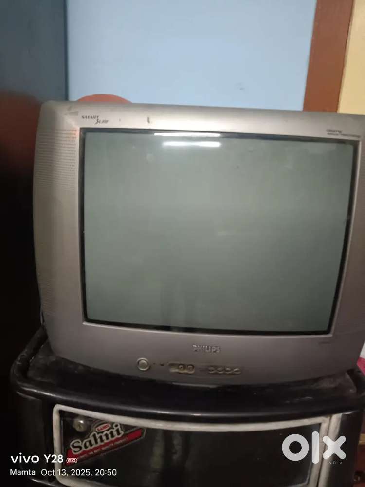 Phillips tv with tv stand with antic piece