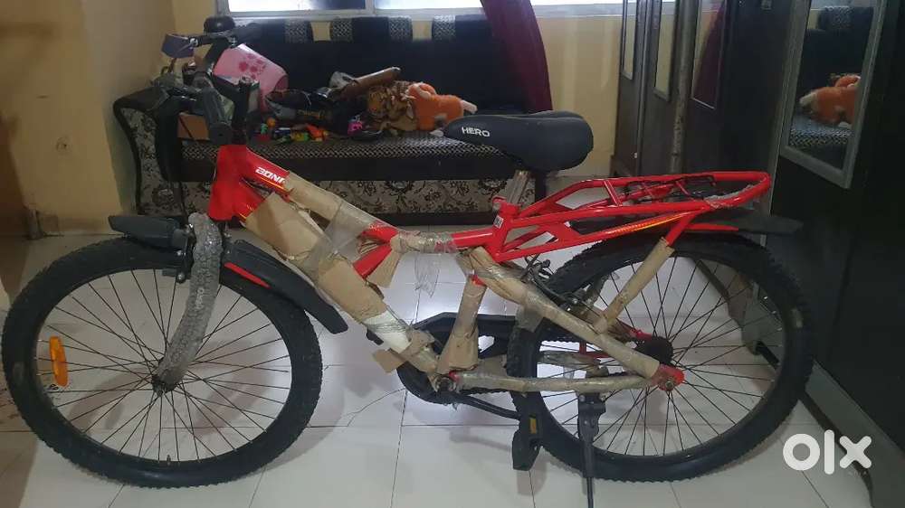 Hero Bicycle Brand new 5 days used only. Purchasing Price 7,500/-