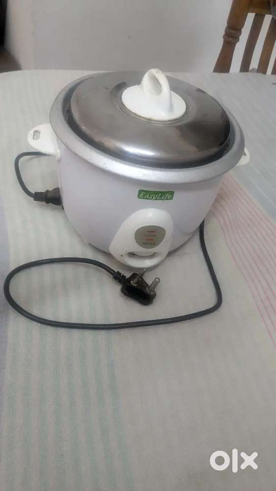 1 lt and 1.5lt electric rice cookers working condition (both 700rs)