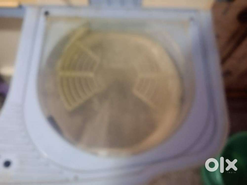 LG 6.5 Litres Semi automatic washing machine