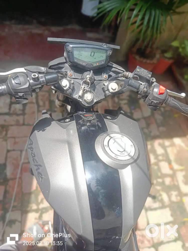 Apache RTR 200 4v