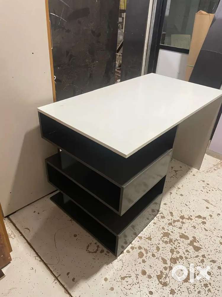 Brand new office table direct from factory