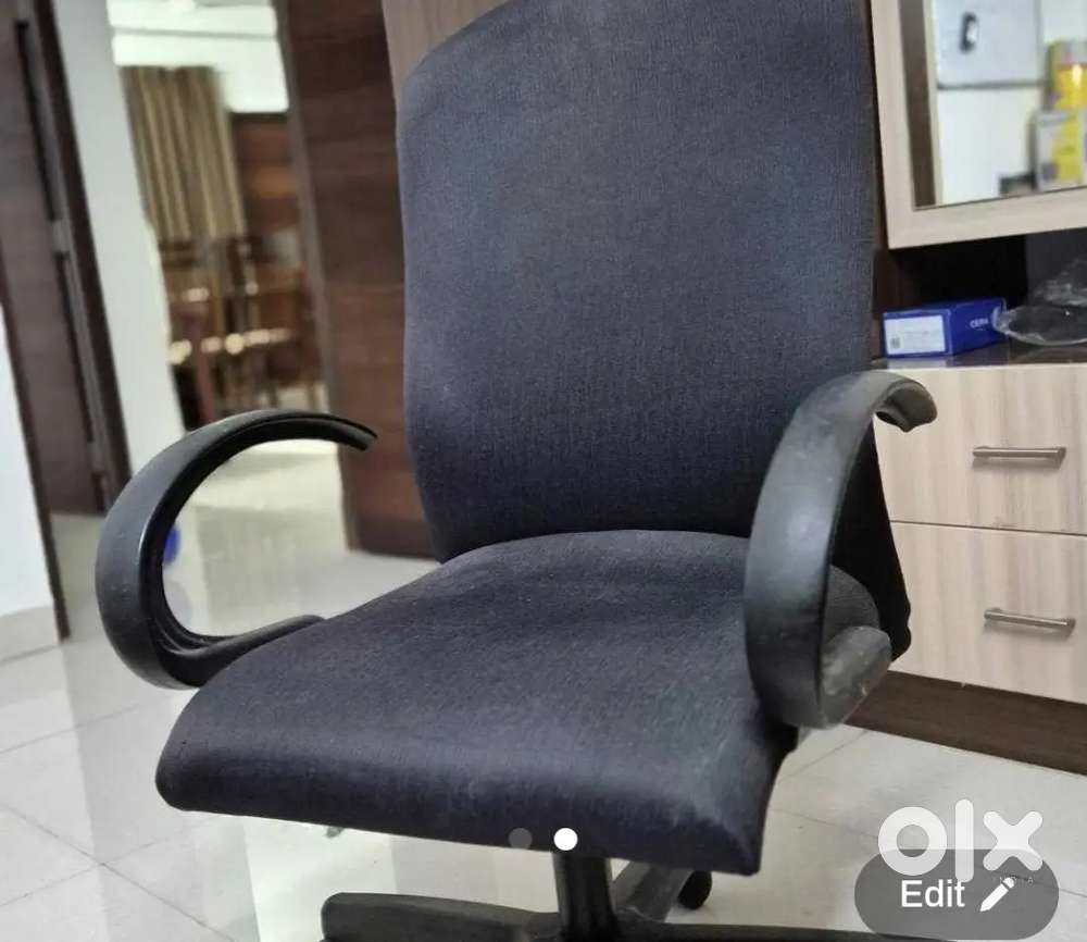 Revolving office chair heigh adjustable