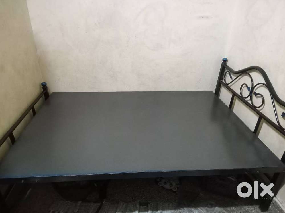 Metal cot with bed