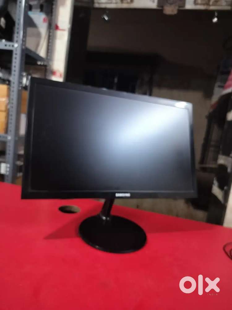19 inch led monitor perfect working and new looking condition