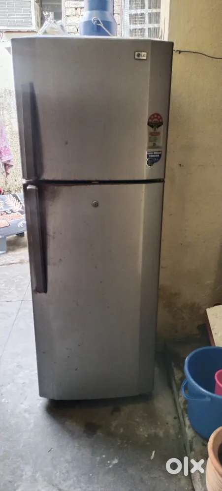 Good condition fridge 2 door 5 star LG