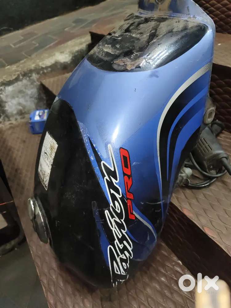 मोटर साइकिल स्प्रे पेंटर