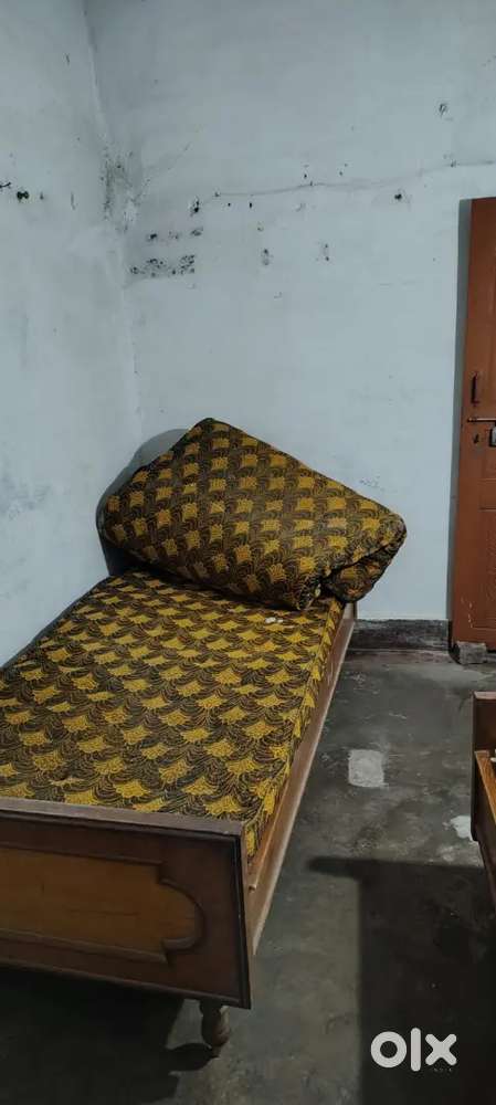 A room available for family and girls in sahoopar daganiya affordable