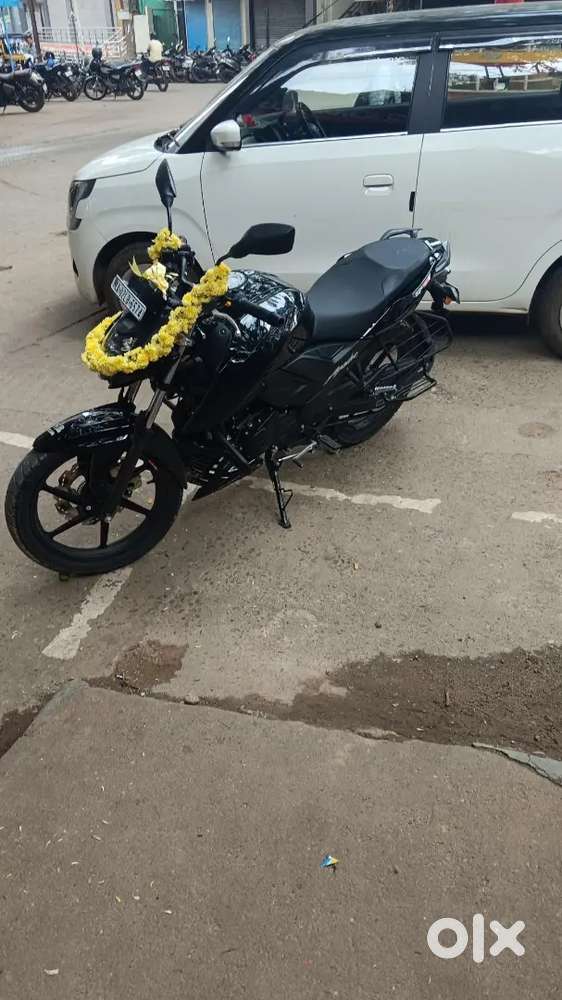 Apache rtr 160 4v black edition