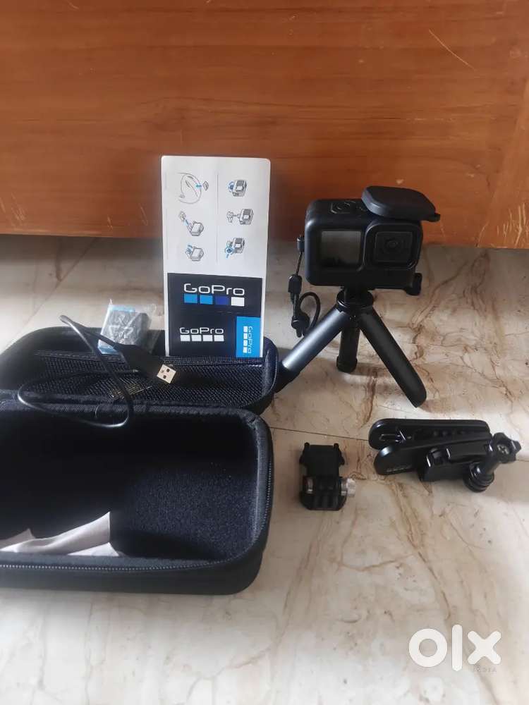 GoPro Hero 10 Vlogging Kit - With Extra Battery, Card & Mounts