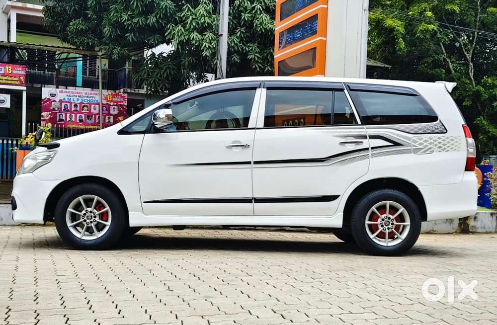Toyota Innova 2.5 G (Diesel) 7 Seater BS IV, 2010, Diesel
