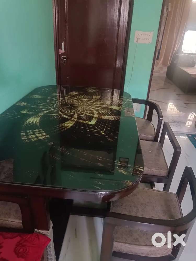 dining table  new  condition