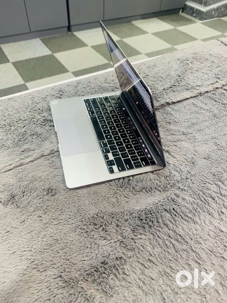 Apple MacBook Pro (A2251) 13inch intel i7 32GB RAM 512GB SSD A2251