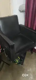 Salon chair
