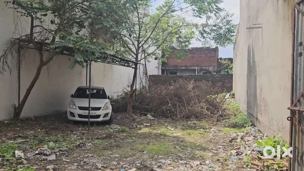 Want to sell an amazing plot on main road Haiderganj Chowraha