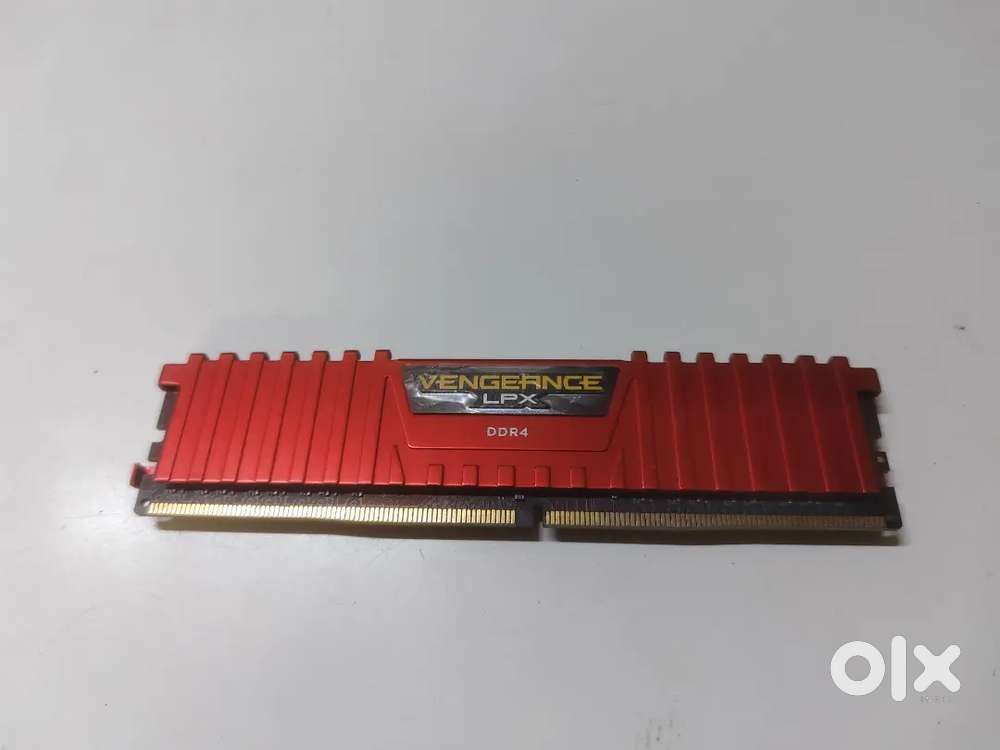 CORSAIR 8GB Vengeance LPX DDR4  2400MHz