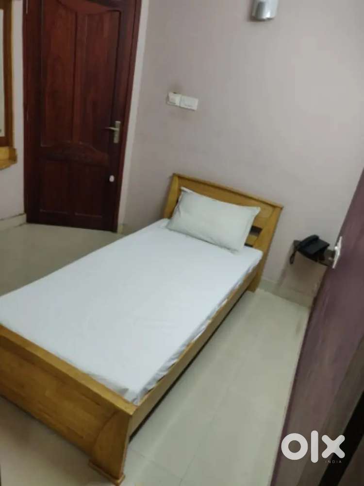Men's pg rooms fully furnished