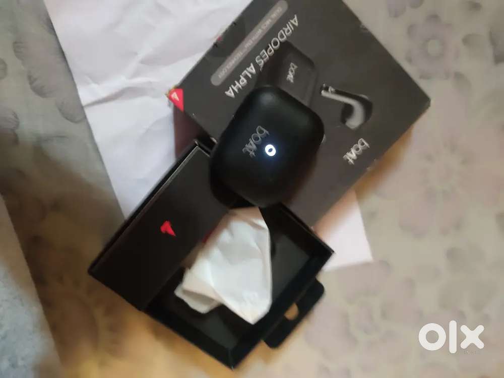 Earpods used only 3months boat with box and you can charge with typec