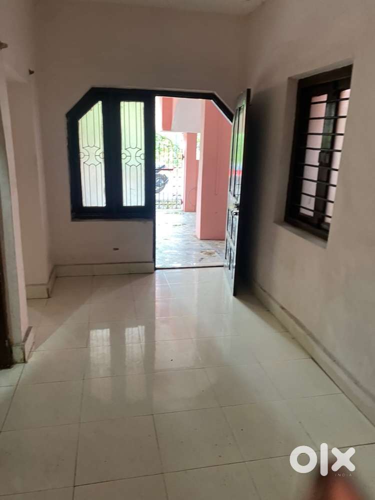 Independent room Ground floor Owner upr rehata hai