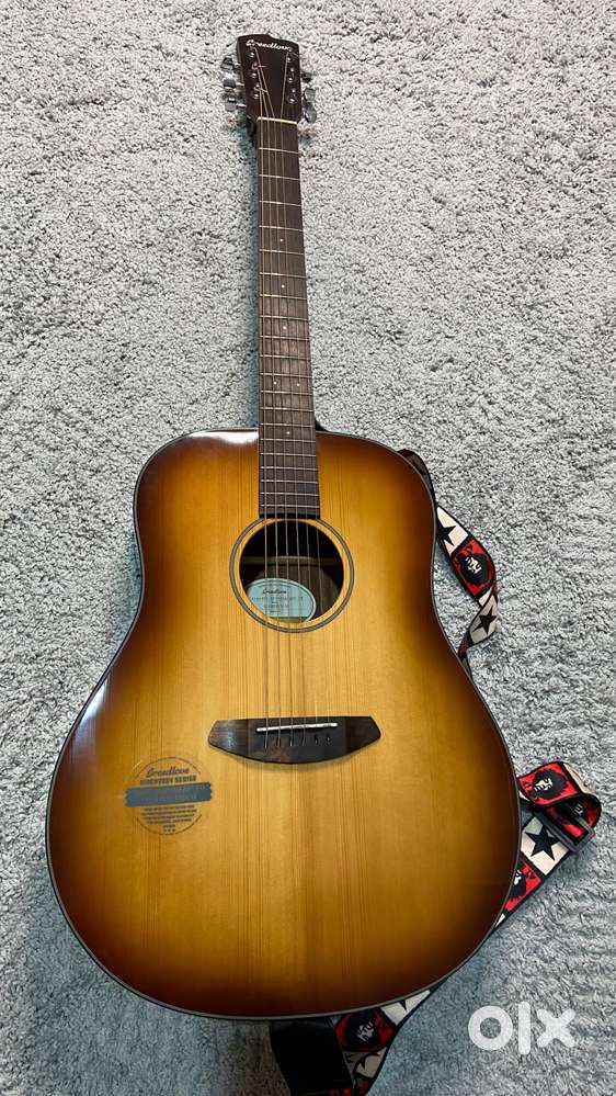 Breedlove Discovery Dreadnought Acoustic Guitar with Accessories