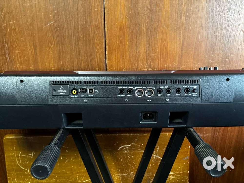 Korg Pa700 61-key Arranger Workstation