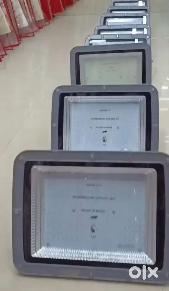 200w led flood light juj vaprayeli 25nang.  Kimat 1 na 1850