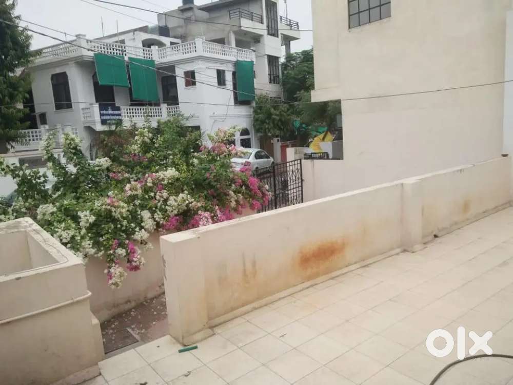 Urgent Corner semi commercial house for sell main vaishali nagar