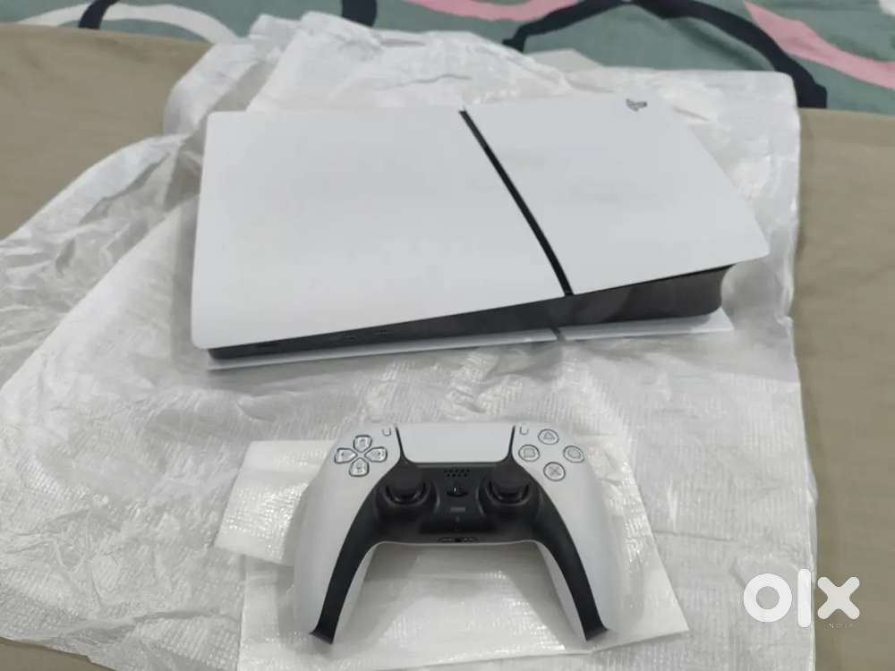 Ps5 slim same as new one , very few times used, with bill and full box
