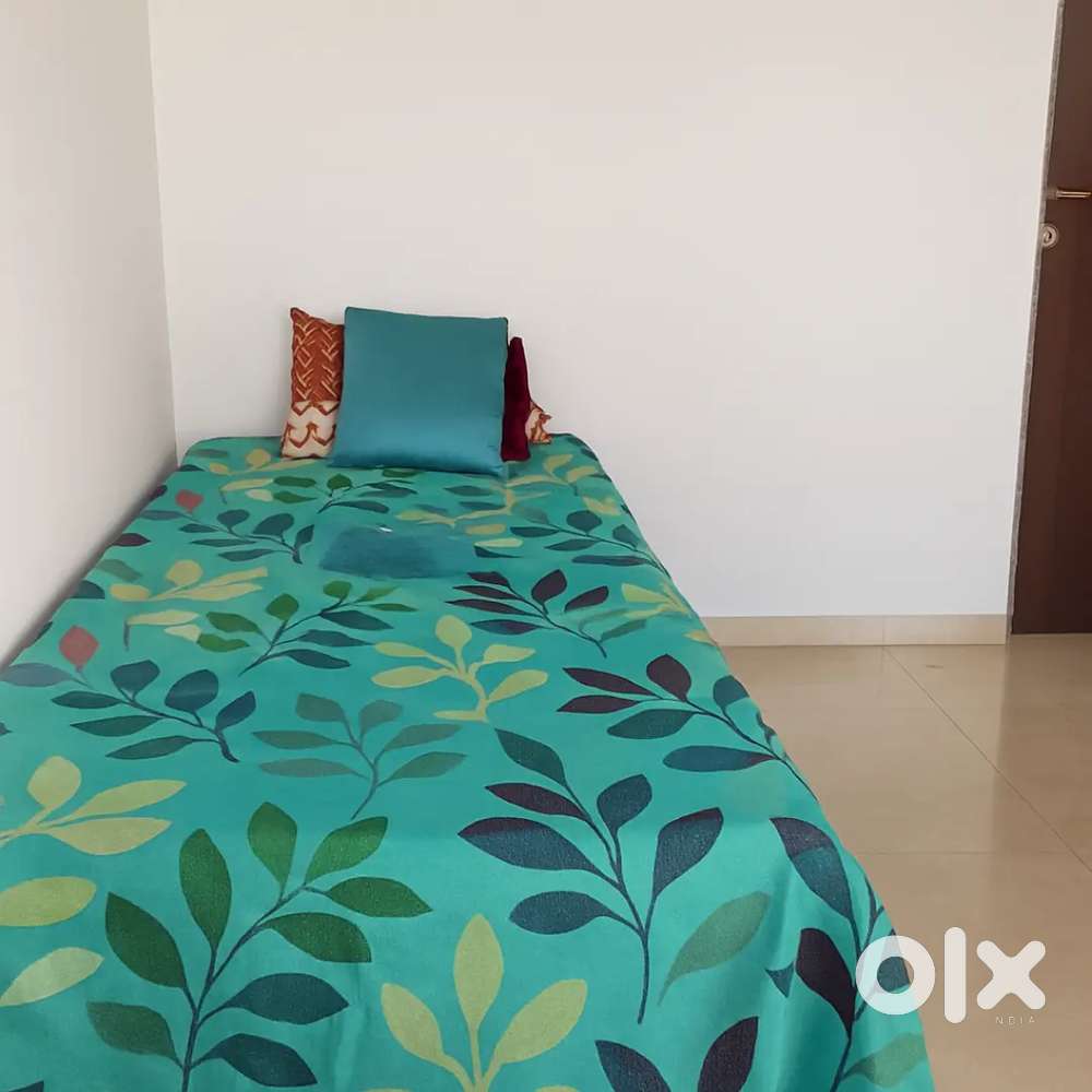 0 brok  Need good roomate