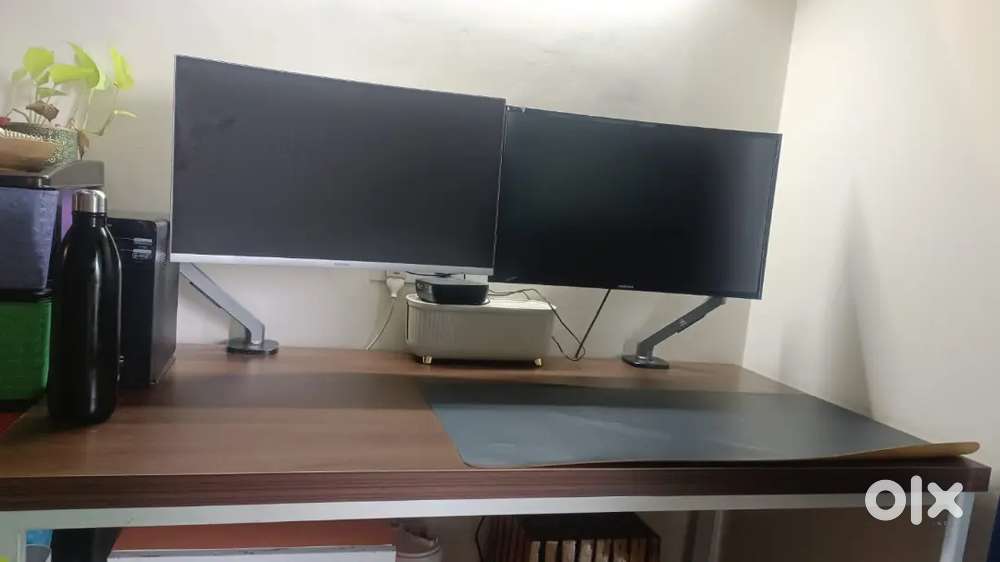 Very well conditioned spacious computer desk