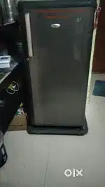 फ्रीज विकणे आहे