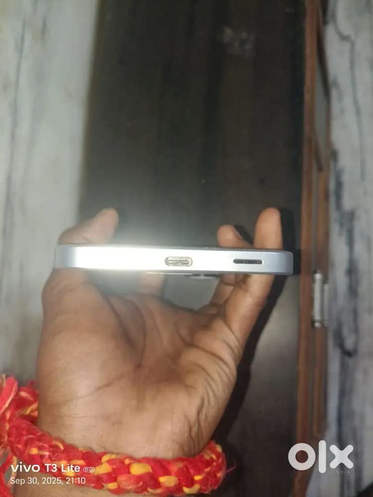 Samsung galaxy a17 2 mohnt old phone good condition