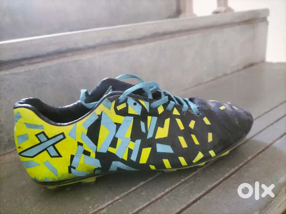 Vector X Acura football shoes