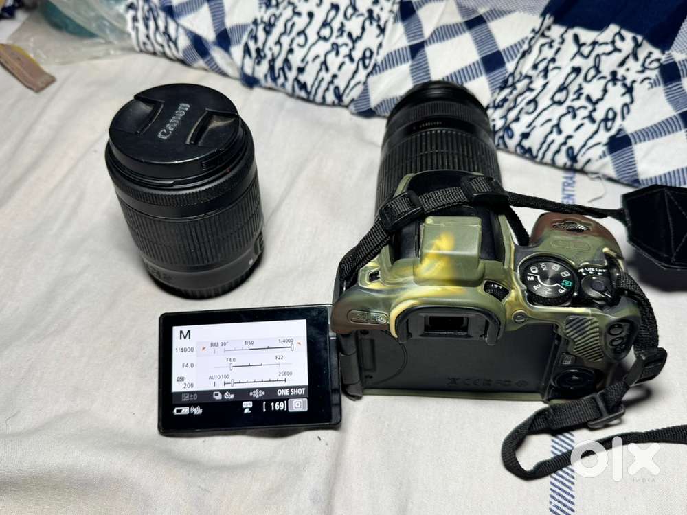 Canon 200d with 2 lens and skin