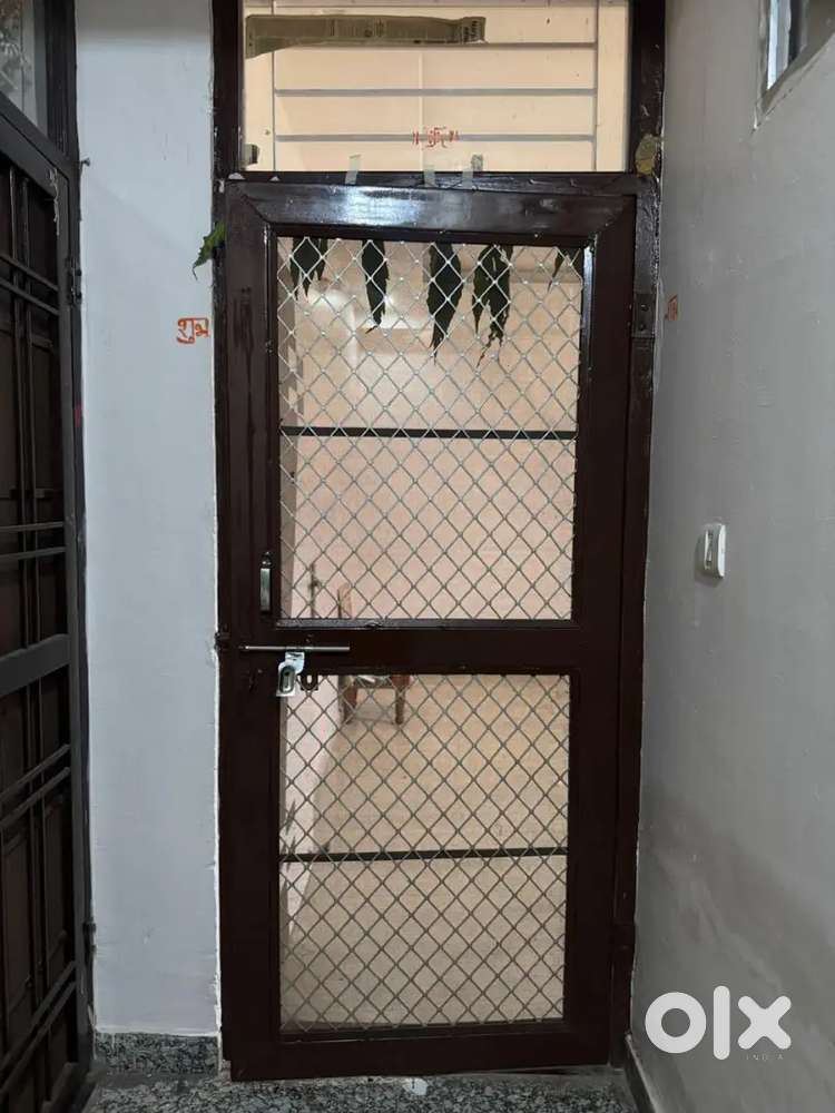 Want flatmate self depend working girl