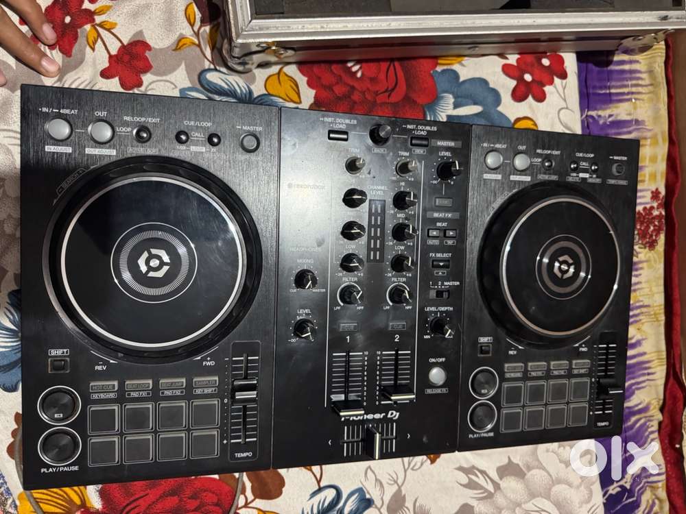 pioneer ddj 400 with fight case