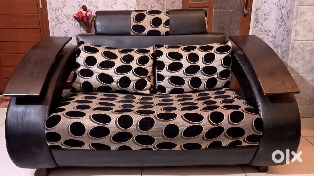 Sofa set with center table