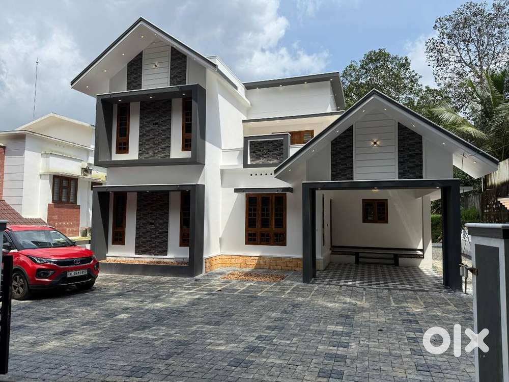 ഒരു അടിപൊളി രണ്ട് നില വീട് , പാലാ - കോട്ടയം റോഡിൽ
