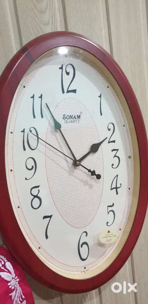 Wall clock with alarming function