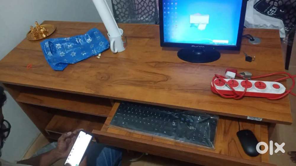 Computer table