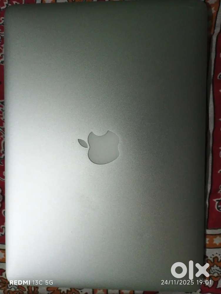 Apple MacBook