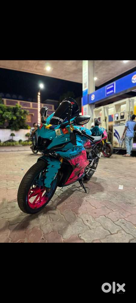 Full loaded modified R15 v4 with. Extra body kit and all orginal part