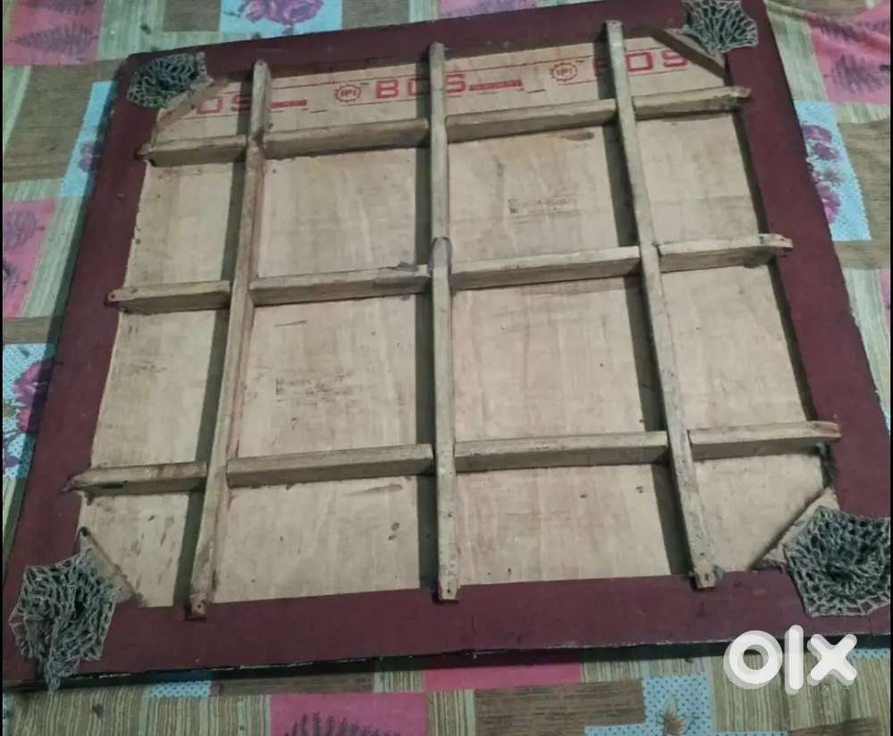 Carrom board