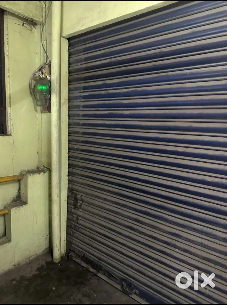 First floor shop for rent