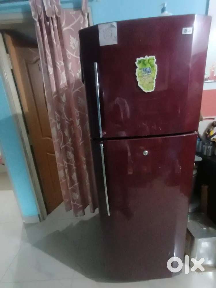 LG 2011 model wine colour
