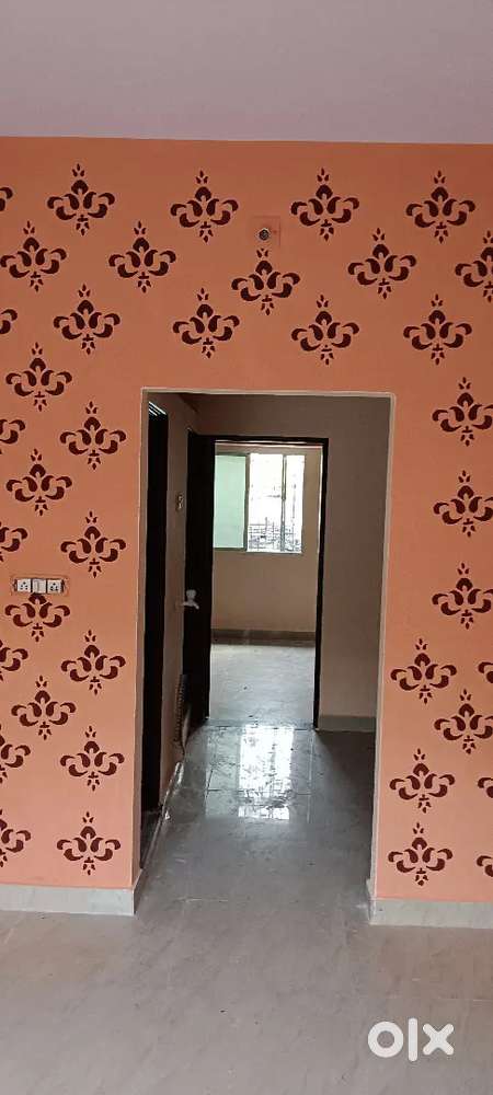 2 Room kichan hai, color kam kiya hua hai.