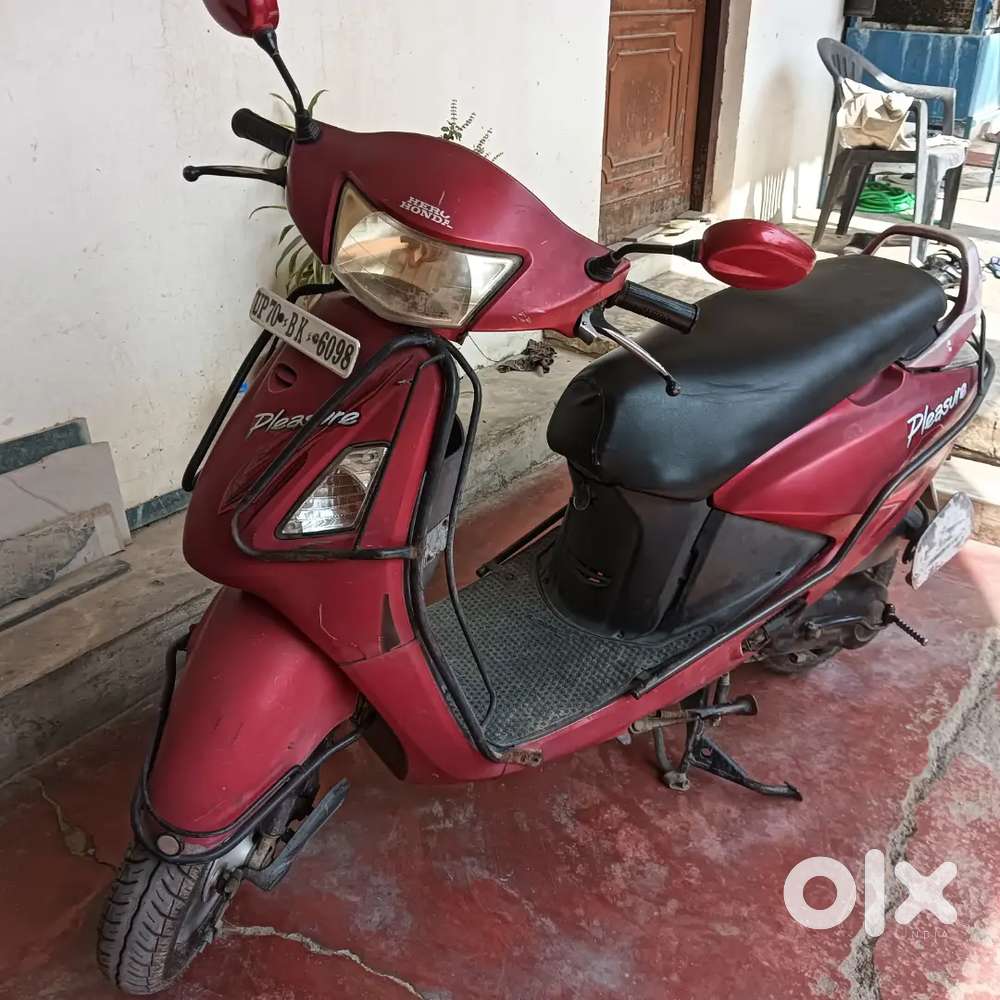 In good condition new tyre and tube it starts with self and kick both