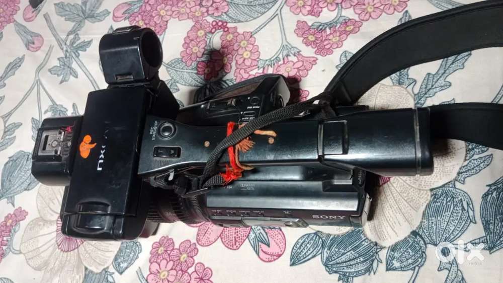 Nx100 2 betri charjar  l.e.d. D7200  beg 2 betri charjar