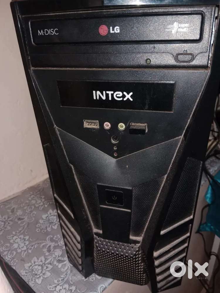 i3 8gb Desktop and 3 Monitors
